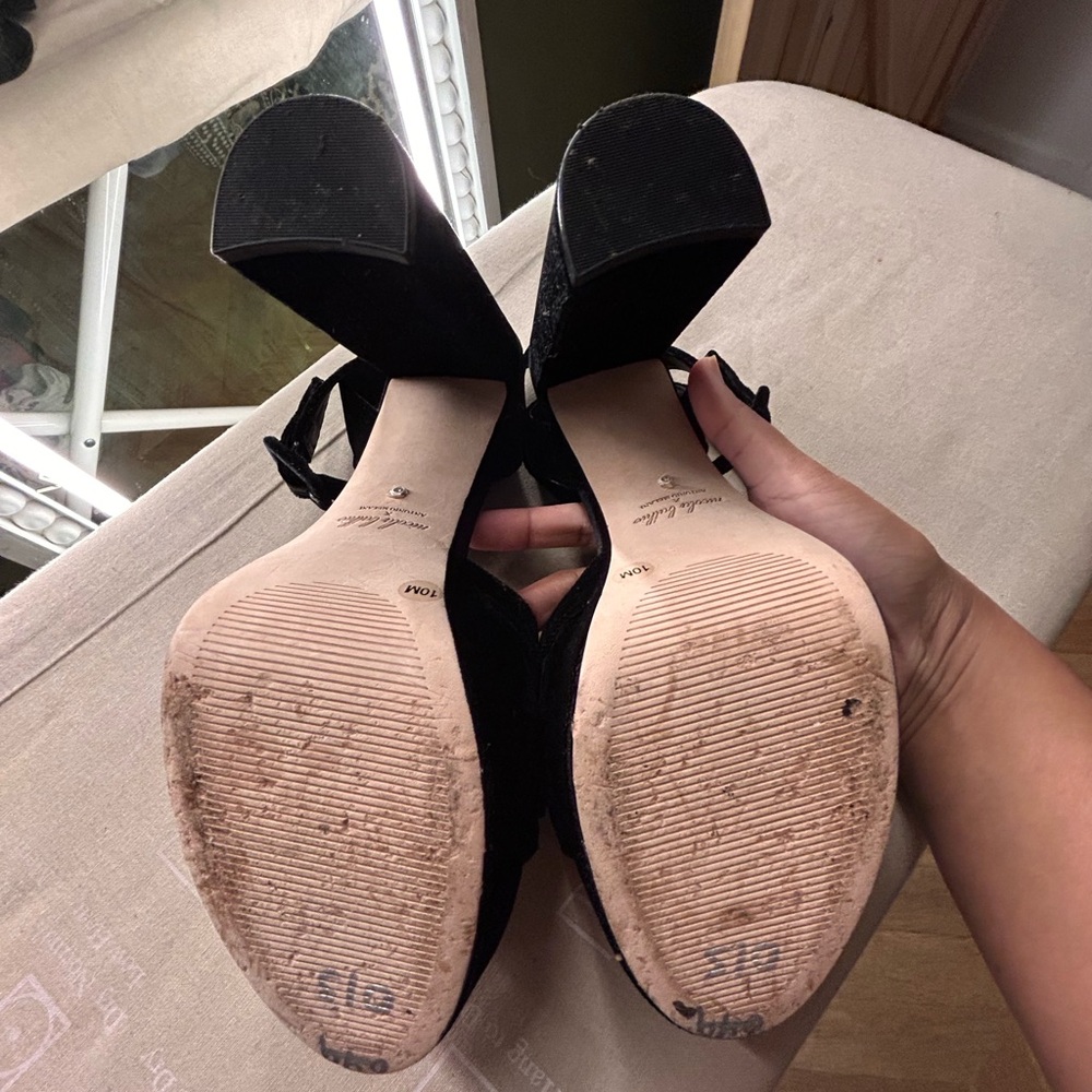 Velvet Heels with Floral Detail - Picture 4 of 4